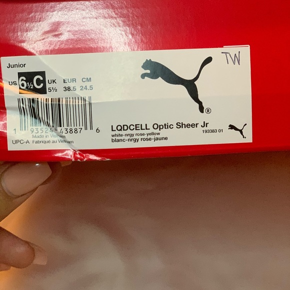 Women Puma white and multicolored sneakers. - Picture 3 of 5